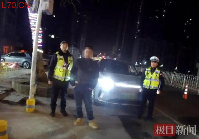 男子醉驾 朋友阻挠执法被拘