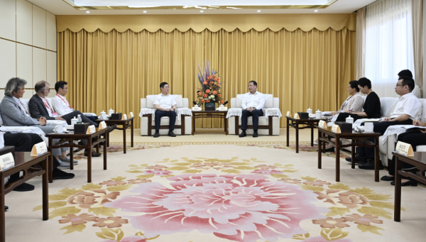 范少军会见中国药科大学党委书记戴建君