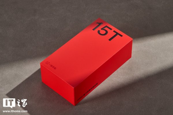 [IT之家开箱]一加 15T 治愈白巧配色图赏: 纯粹的白, 温柔的沙