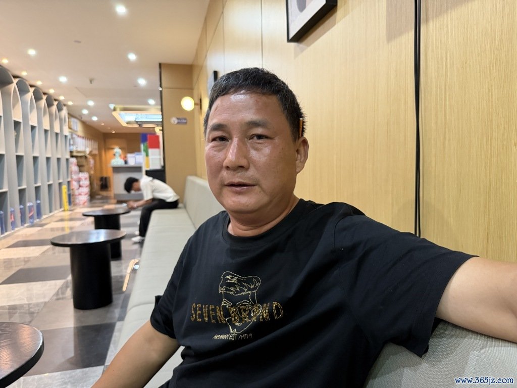 忙了一天的侯开云。